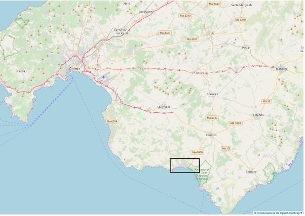 Das Fischerdorf Sa Ràpita liegt an der Südküste von Mallorca, hat etwa 2.000 Einwohner und der breite Strand Es Trenc beginnt direkt am Ortsrand. Sa Ràpita bietet einen Yachthafen, sowie eine ganzjährige Grundversorgung mit Bank, Apotheke, Restaurants und Geschäfte und hat sich in den letzten Jahren als Standort für Dauer- und Zweitwohnsitze etabliert. Bis Campos sind es etwa 12 Kilometer, bis zum Flughafen 38 Kilometer.