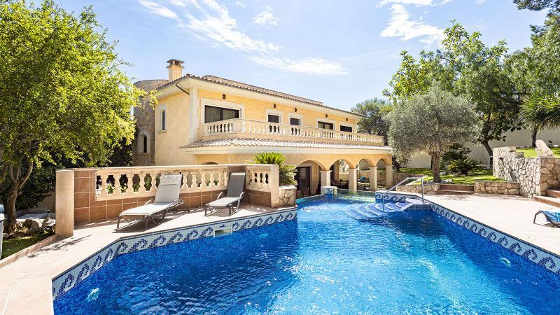 Große Mallorca Villa mit Pool in beliebter Wohngegend